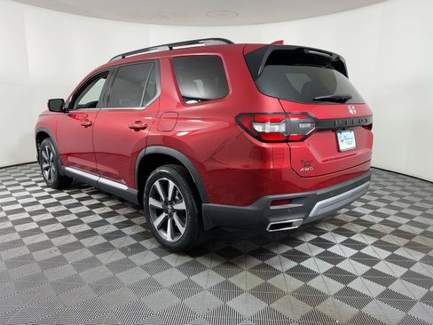 New 2025 Honda Pilot Touring image 2