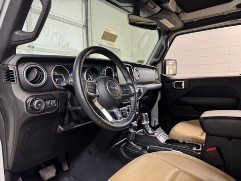 Used 2018 Jeep Wrangler Unlimited Sahara AWD/4WD image 13