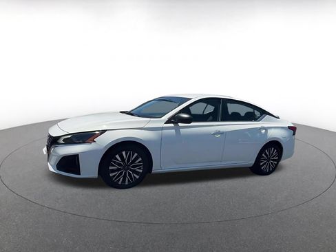 Used 2025 Nissan Altima 2.5 SV FWD image 6