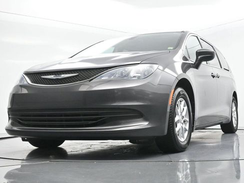 Used 2017 Chrysler Pacifica Touring FWD image 51