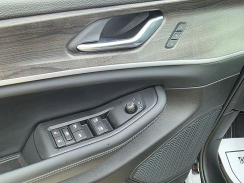 New 2025 Jeep Grand Cherokee Limited w/ Black Appearance Package image 25