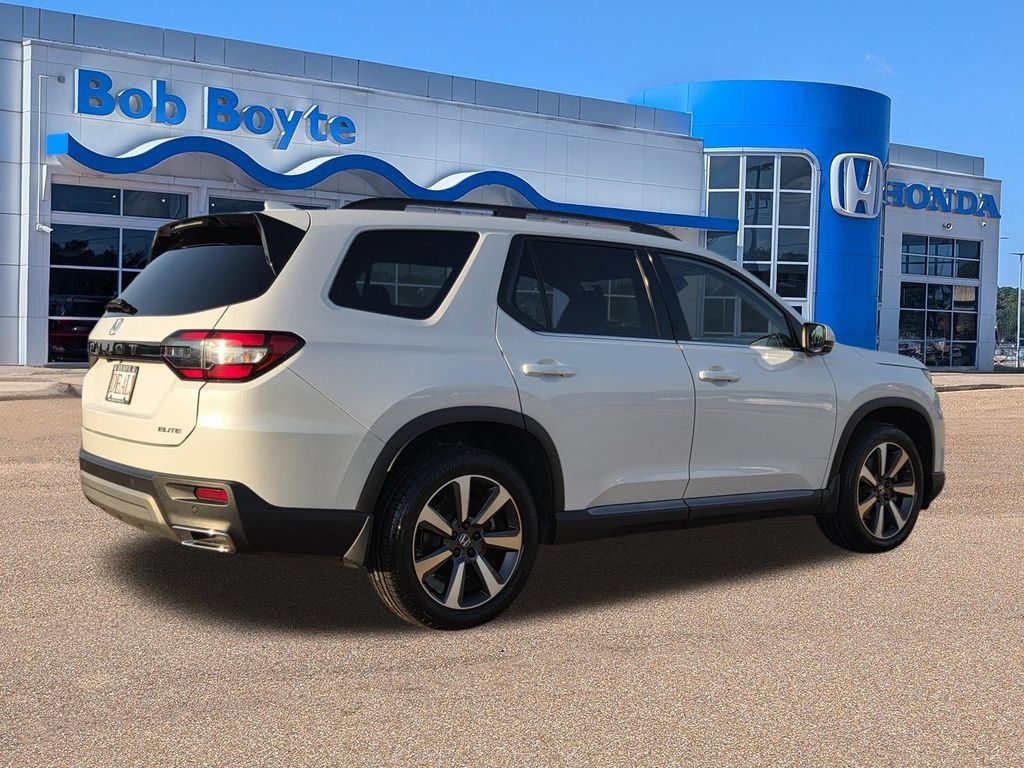 Used 2025 Honda Pilot Elite image 5