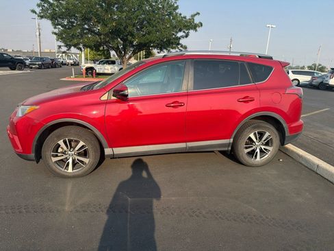 Used 2017 Toyota RAV4 XLE AWD/4WD image 2