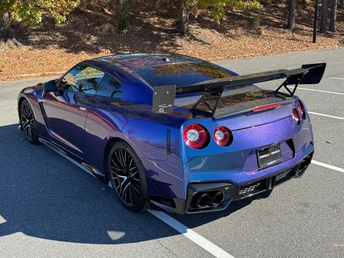 Used 2024 Nissan GT-R Premium w/ Premium Interior Package image 19