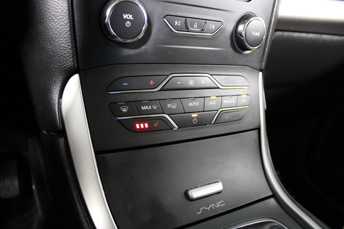Used 2016 Ford Edge SEL w/ Equipment Group 201A FWD image 21