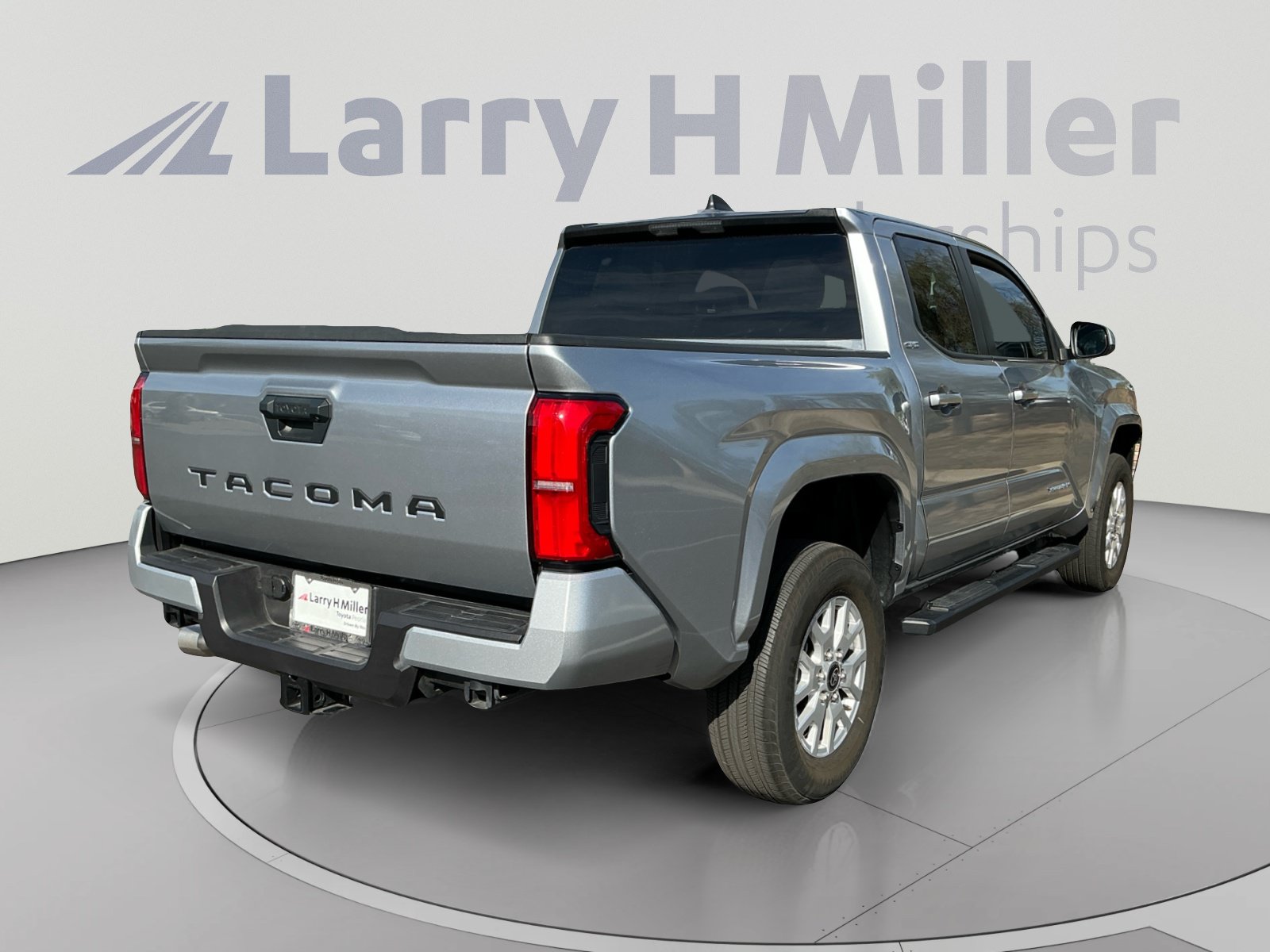 Used 2025 Toyota Tacoma SR5 RWD image 5