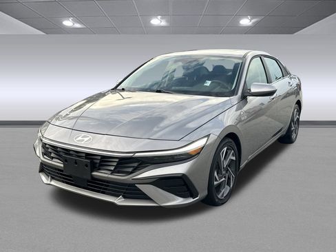 Used 2025 Hyundai Elantra SEL image 7