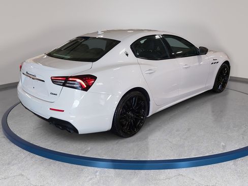 Used 2023 Maserati Ghibli Modena RWD image 5