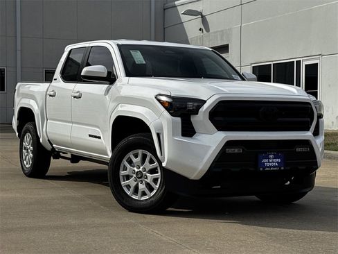 New 2026 Toyota Tacoma SR5 image 2