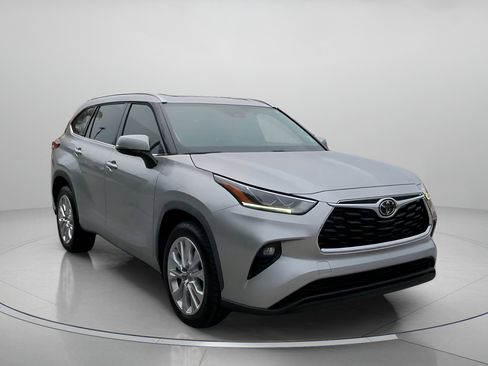 Used 2022 Toyota Highlander Limited image 2