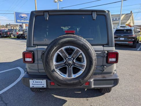 Used 2022 Jeep Wrangler Unlimited Sahara AWD/4WD image 6