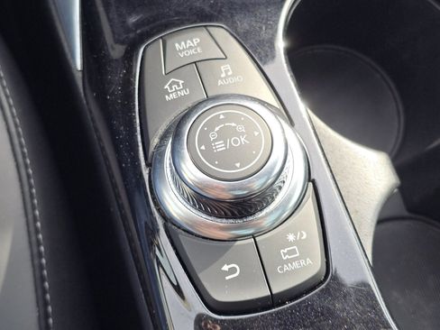 Used 2019 INFINITI QX30 w/ Navigation Package image 8