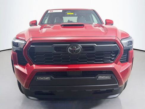 Used 2025 Toyota Tacoma TRD Sport AWD/4WD image 2