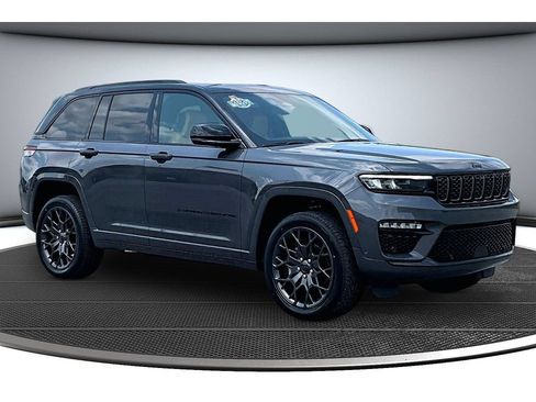 Certified 2025 Jeep Grand Cherokee Summit w/ Obsidian Package AWD/4WD image 14