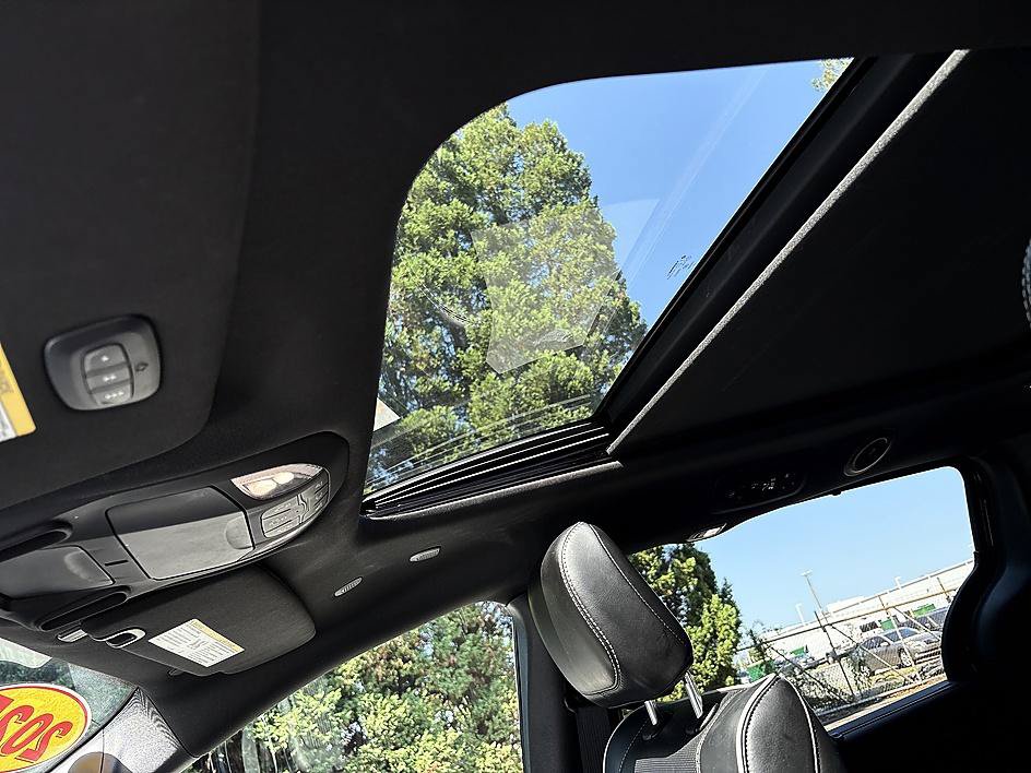 Used 2025 Chrysler Pacifica Limited FWD image 9