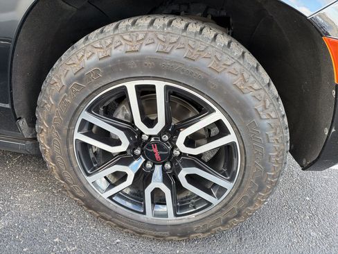 Used 2023 GMC Yukon AT4 w/ AT4 Premium Plus Package image 4