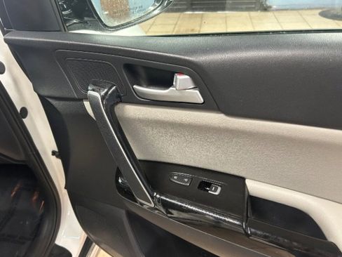 Used 2018 Kia Sportage EX w/ EX Sport Appearance Package image 9