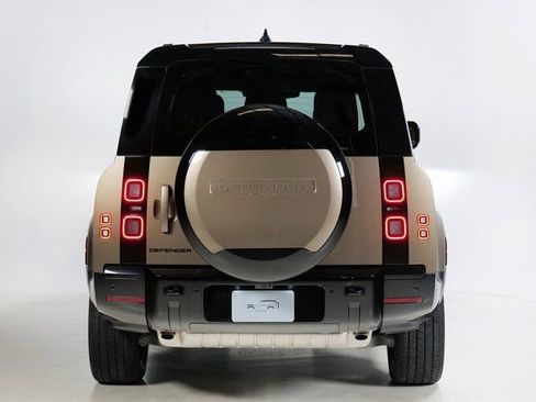 New 2026 Land Rover Defender 130 X-Dynamic SE image 7