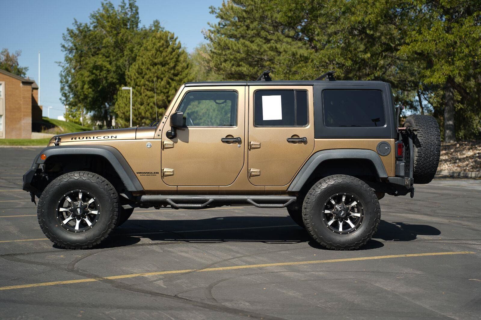 Used 2015 Jeep Wrangler Unlimited Rubicon w/ Connectivity Group AWD/4WD image 2