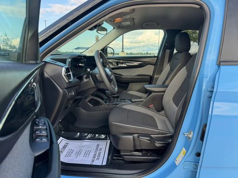 Used 2024 Chevrolet TrailBlazer LS w/ LS Convenience Package FWD image 19