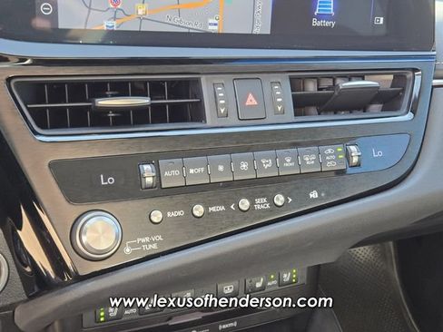 Certified 2022 Lexus ES 300h w/ Accessory Package FWD image 31