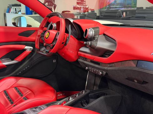 Used 2021 Ferrari F8 Tributo RWD image 41