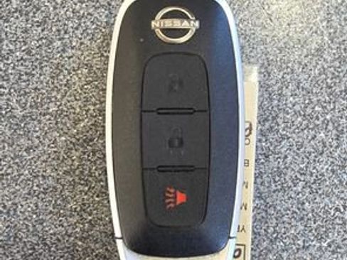 Used 2023 Nissan Rogue S image 28