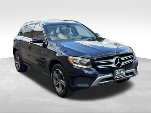 Used 2019 Mercedes-Benz GLC 300 4MATIC image 3