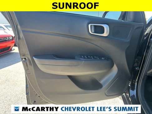 Used 2024 Hyundai Venue SEL image 36