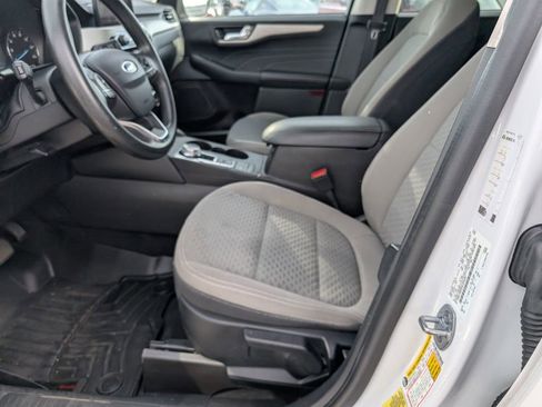 Used 2021 Ford Escape SE image 12