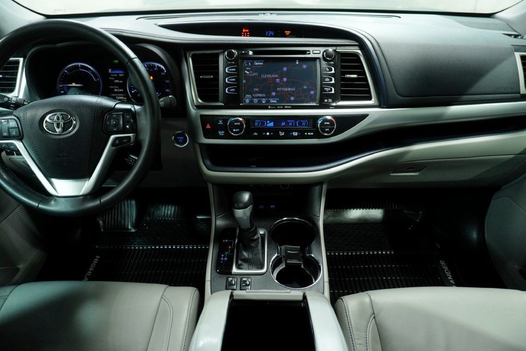 Used 2018 Toyota Highlander XLE AWD/4WD image 18