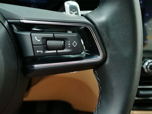 Used 2025 Porsche Macan image 21