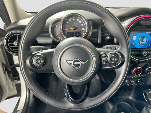 Used 2019 MINI Cooper 4-Door Hardtop image 17