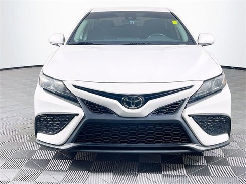 Used 2023 Toyota Camry SE image 3