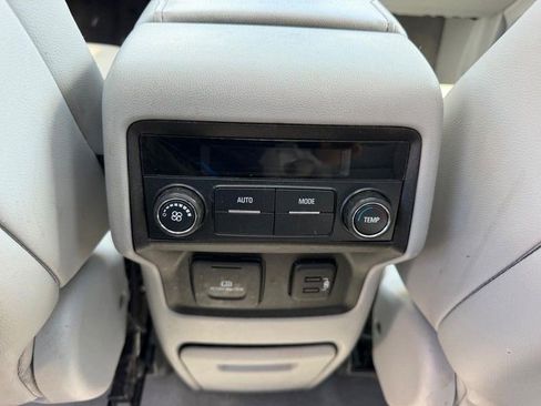 Used 2018 GMC Acadia SLT AWD/4WD image 11