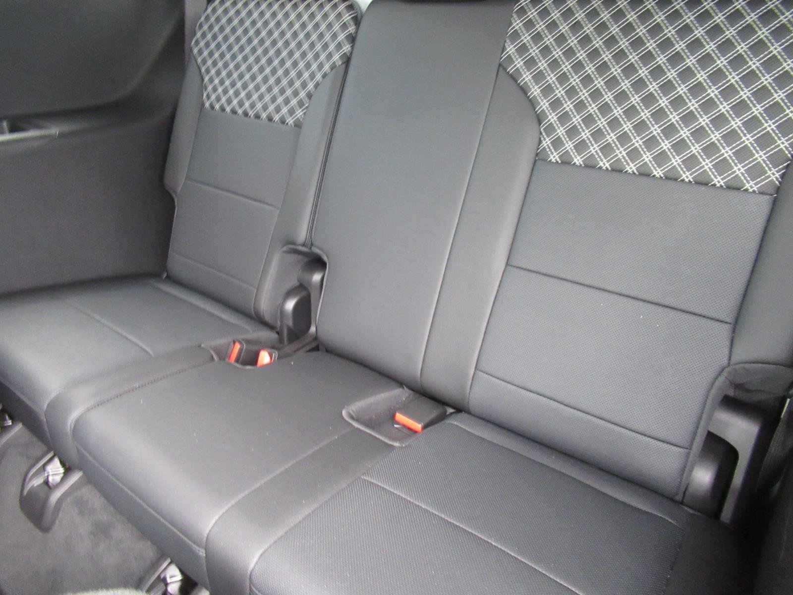 Used 2025 GMC Acadia Denali FWD image 36