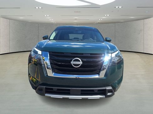 Certified 2025 Nissan Pathfinder SL image 8