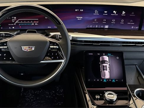 New 2026 Cadillac Escalade Luxury w/ LPO, Radiant Package AWD/4WD image 16