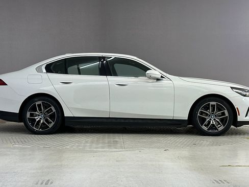 Certified 2024 BMW i5 eDrive40i RWD image 7