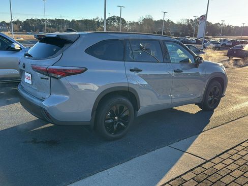 Certified 2024 Toyota Highlander XLE image 5