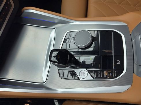 Used 2023 BMW X6 xDrive40i w/ M Sport Package image 32