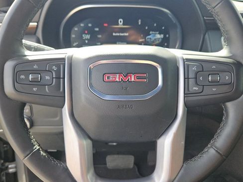 Used 2024 GMC Yukon XL SLE image 10