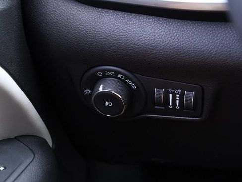 Used 2025 Jeep Compass Limited AWD/4WD image 19