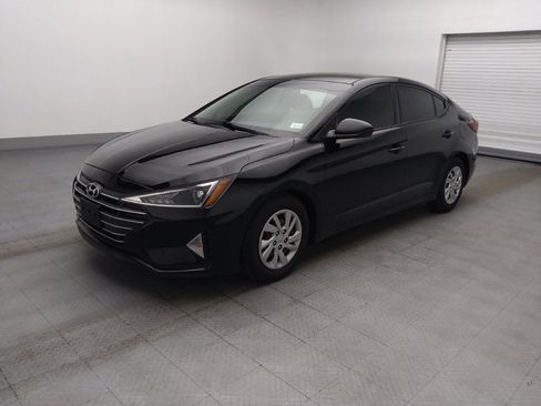 Used 2019 Hyundai Elantra SE w/ Cargo Package FWD image 2