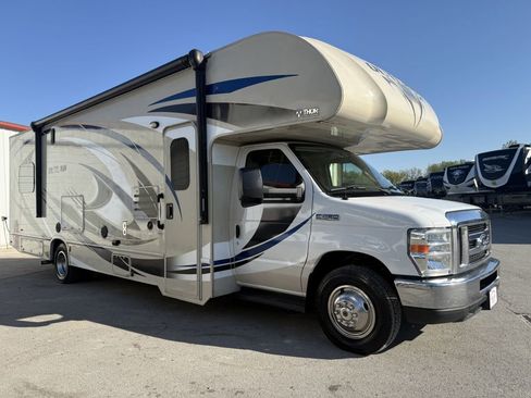 Used 2017 Ford E-450 and Econoline 450 Super Duty w/ Motorhome Prep Package RWD image 26