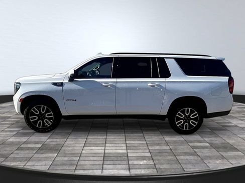 Used 2023 GMC Yukon XL AT4 w/ AT4 Premium Package AWD/4WD image 4
