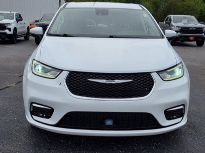 Used 2023 Chrysler Pacifica Touring-L