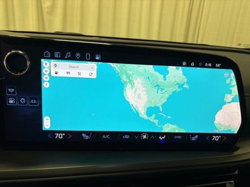 Used 2025 Chevrolet Traverse LT image 23