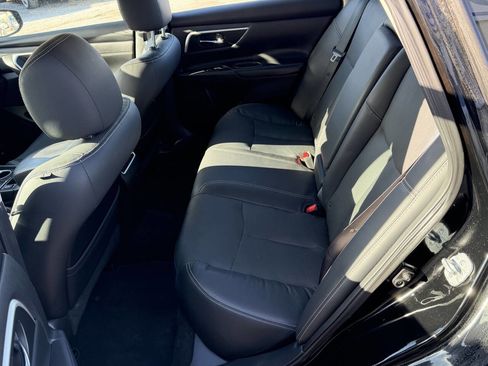 Used 2016 Nissan Altima 3.5 SL w/ 3.5 Technology Package image 18