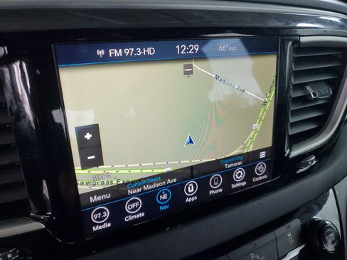 Used 2020 Chrysler Pacifica Touring-L Plus FWD image 26